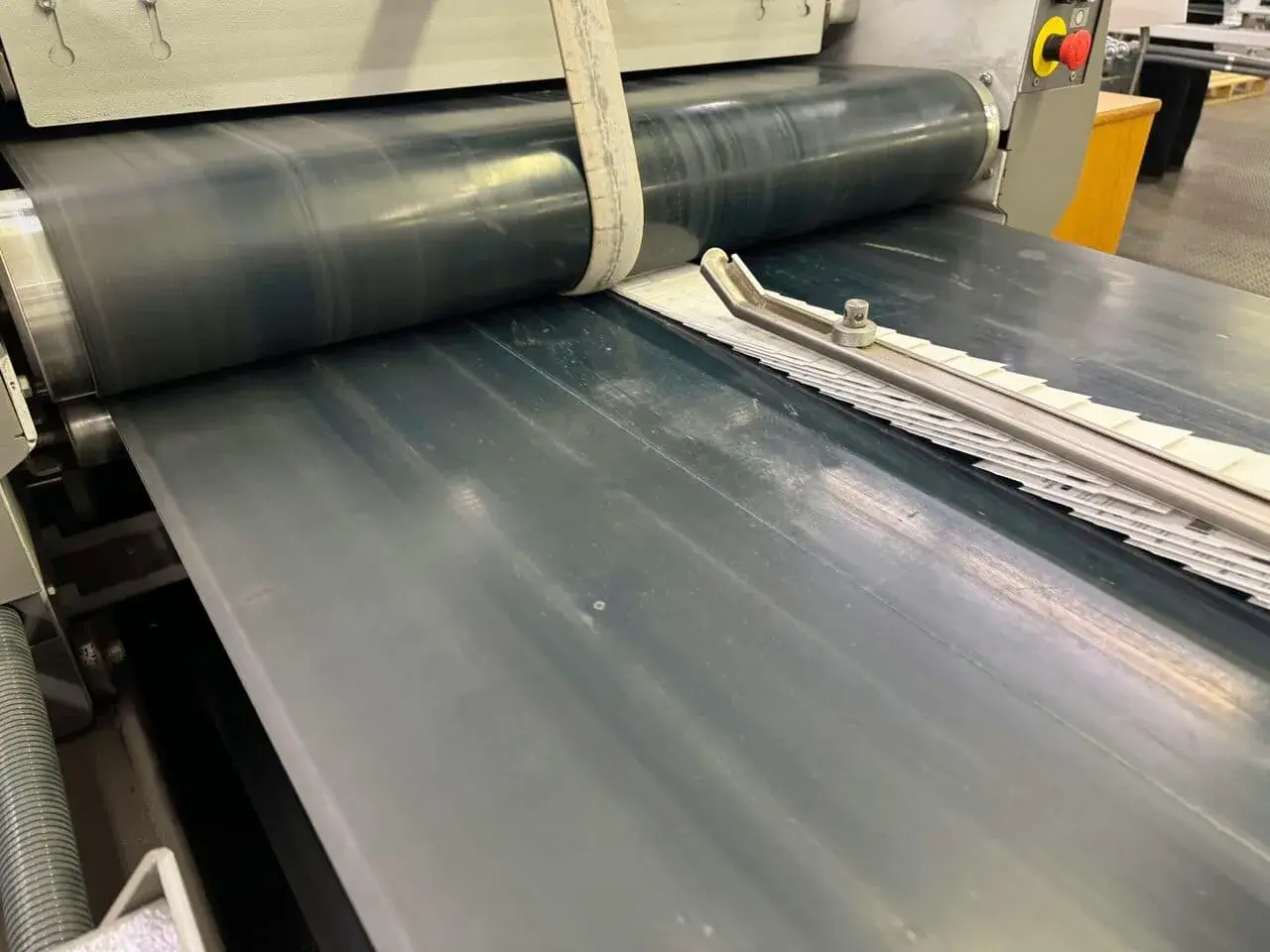 folding cartons coming off of a bobst expertfold compression belt.